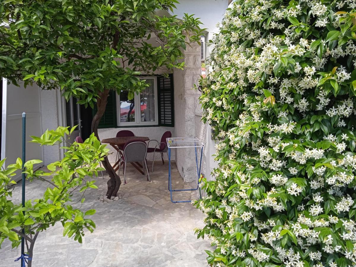 Harbour-Side Apartment With Beautiful Terrace Podgora Esterno foto