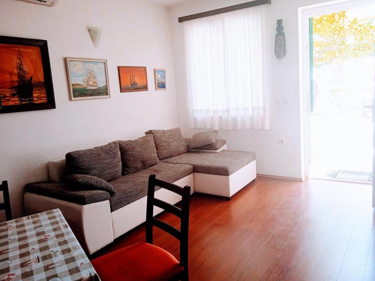 Harbour-Side Apartment With Beautiful Terrace Podgora Esterno foto